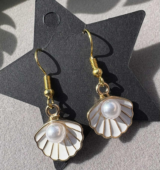 A Pearl In The Ocean Earrings